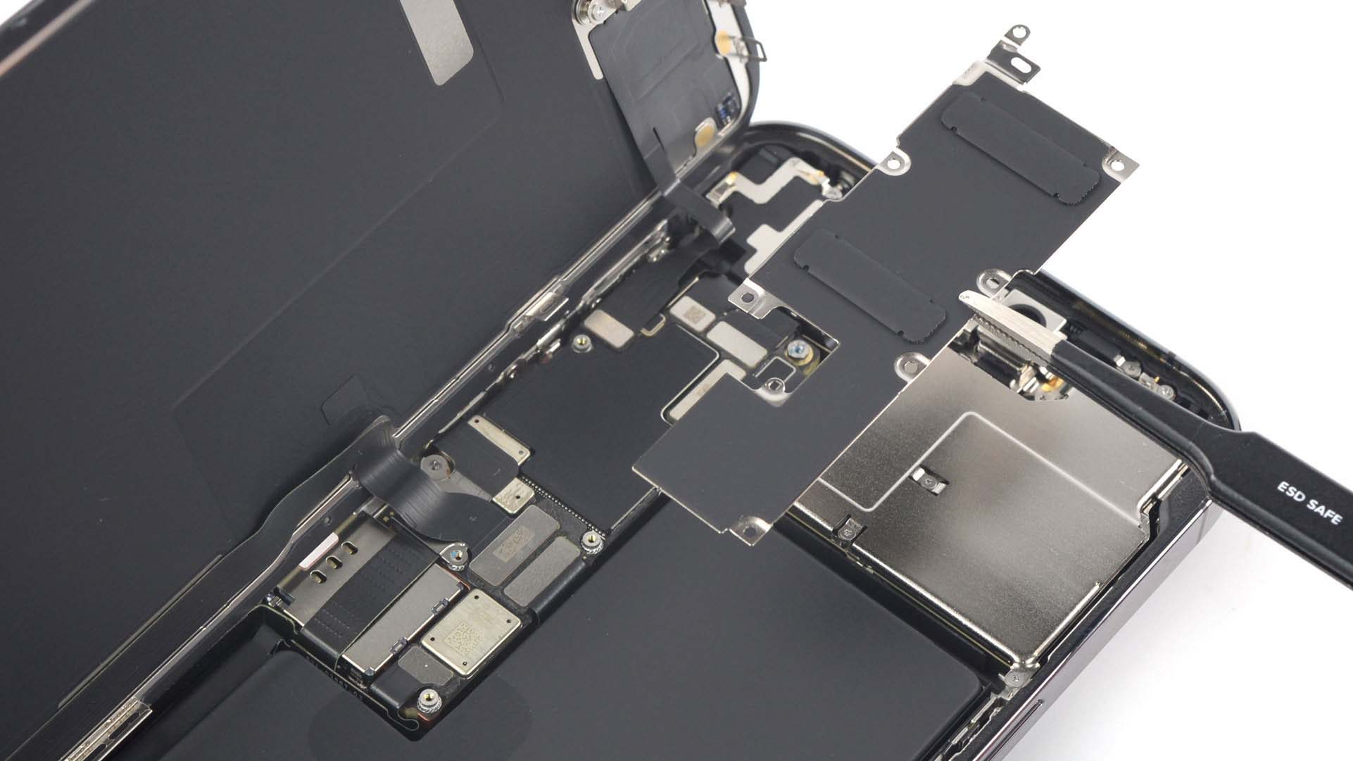 RAM 12GB sẽ giúp iPhone 18 Fold 512GB vận hành mượt mà các tính năng Apple Intelligence và đa nhiệm trên màn hình lớn (Nguồn: Internet)