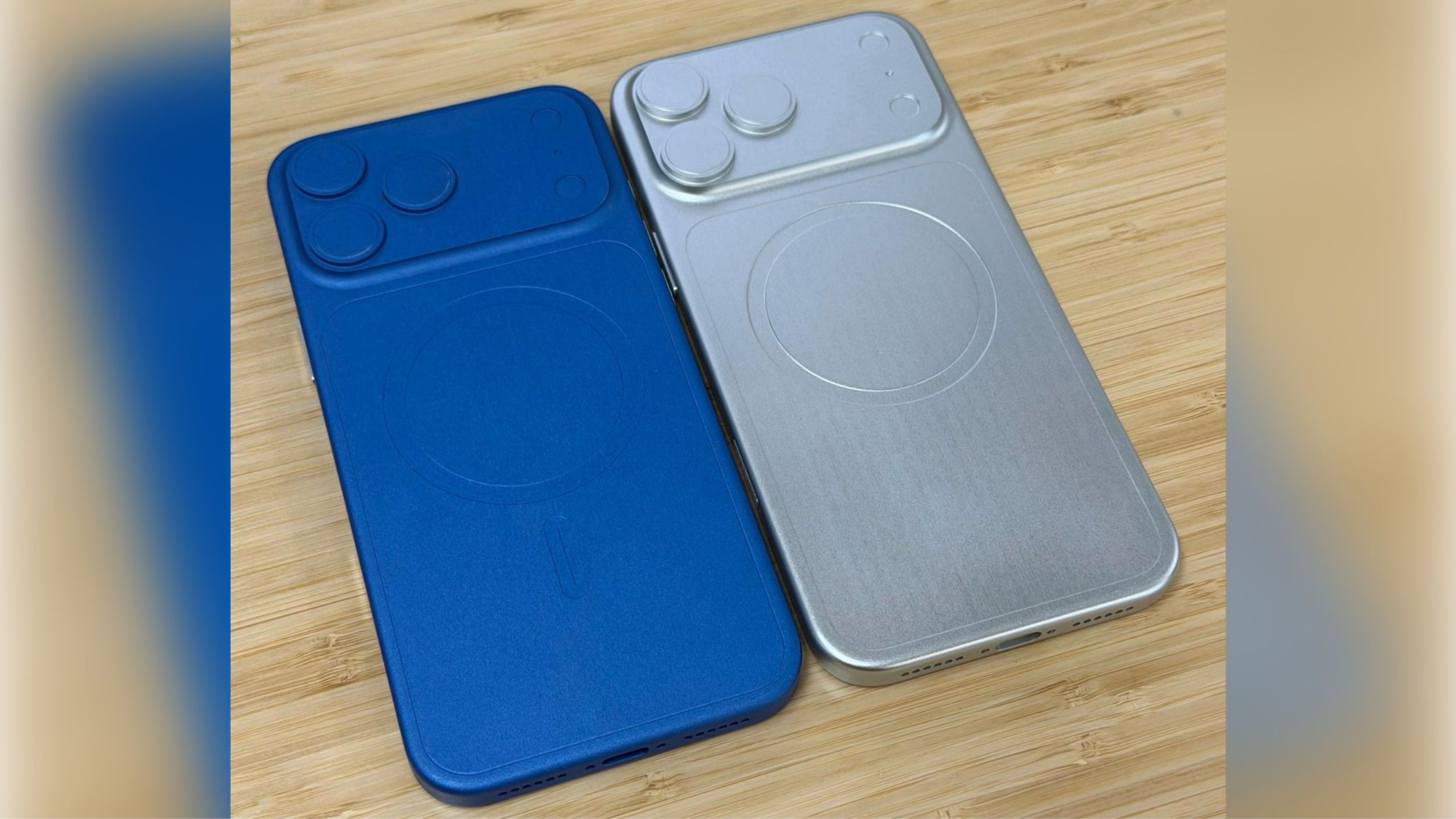 So sánh bản dummy của iPhone 17 Pro (trái) và iPhone 18 Pro (phải)