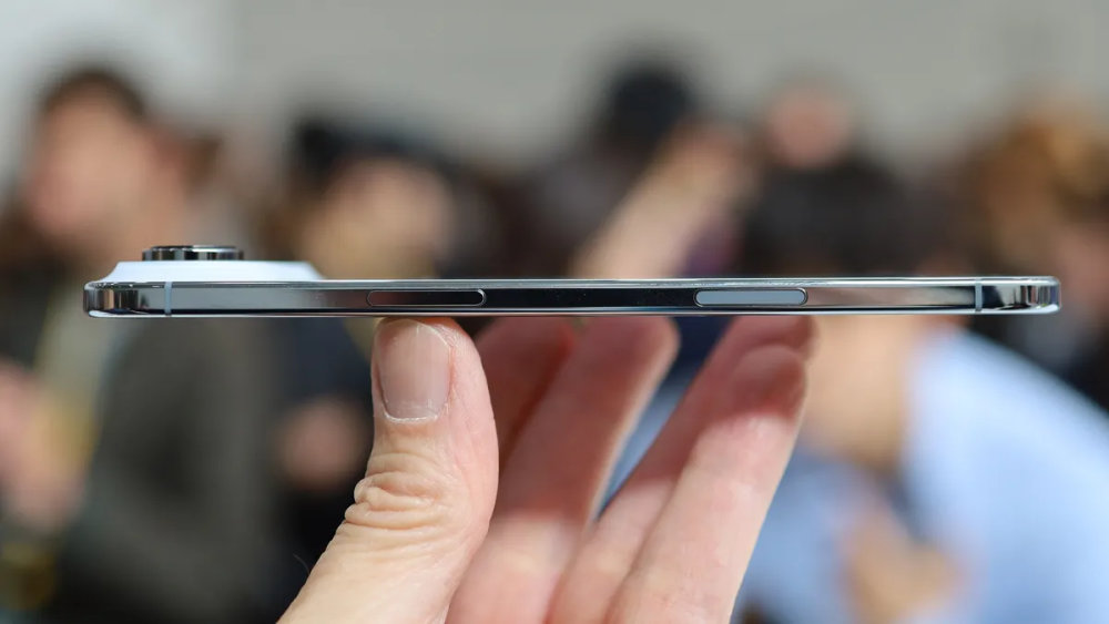 Khung viền titan trên iPhone Air 2 256GB