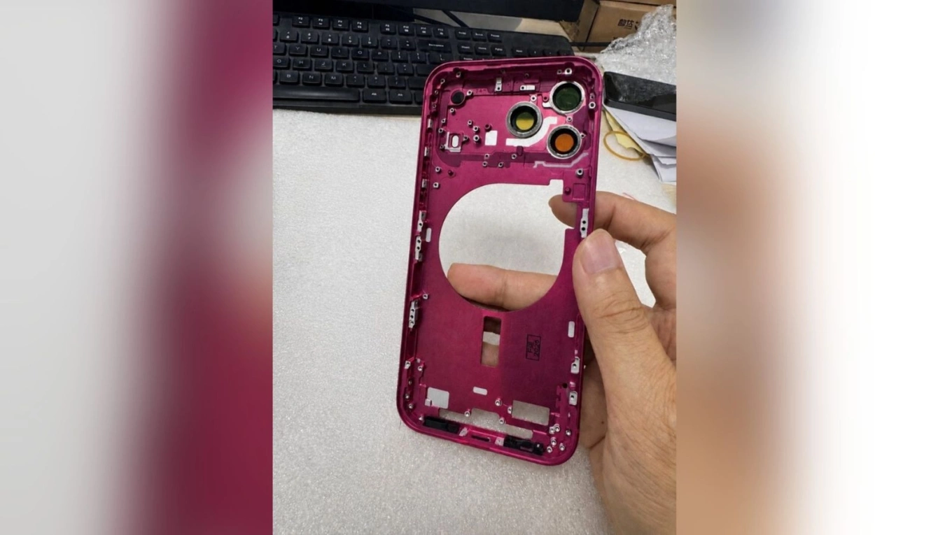 Vỏ máy (shell) iPhone 18 Pro Max rò rỉ – xác nhận cụm camera plateau và cấu trúc nội thất. (Nguồn: yeux1122 / Zeera Wireless)