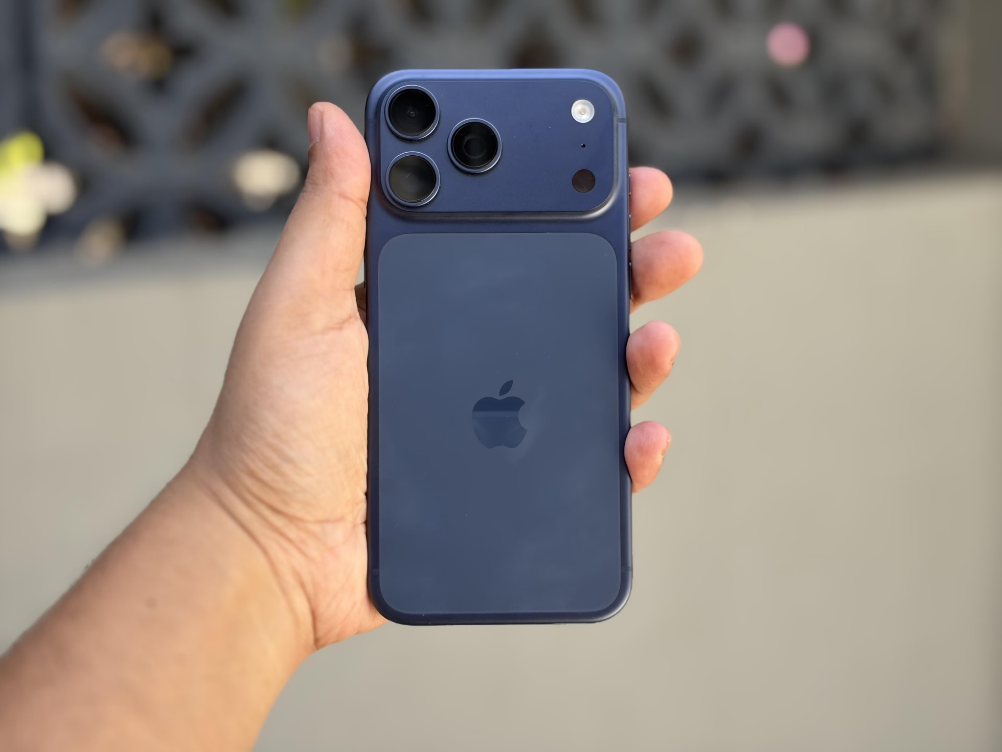 Khả năng cao iPhone 18 vẫn sử dụng camera TrueDepth nếu Apple tiếp tục duy trì Face ID (Nguồn: Internet)