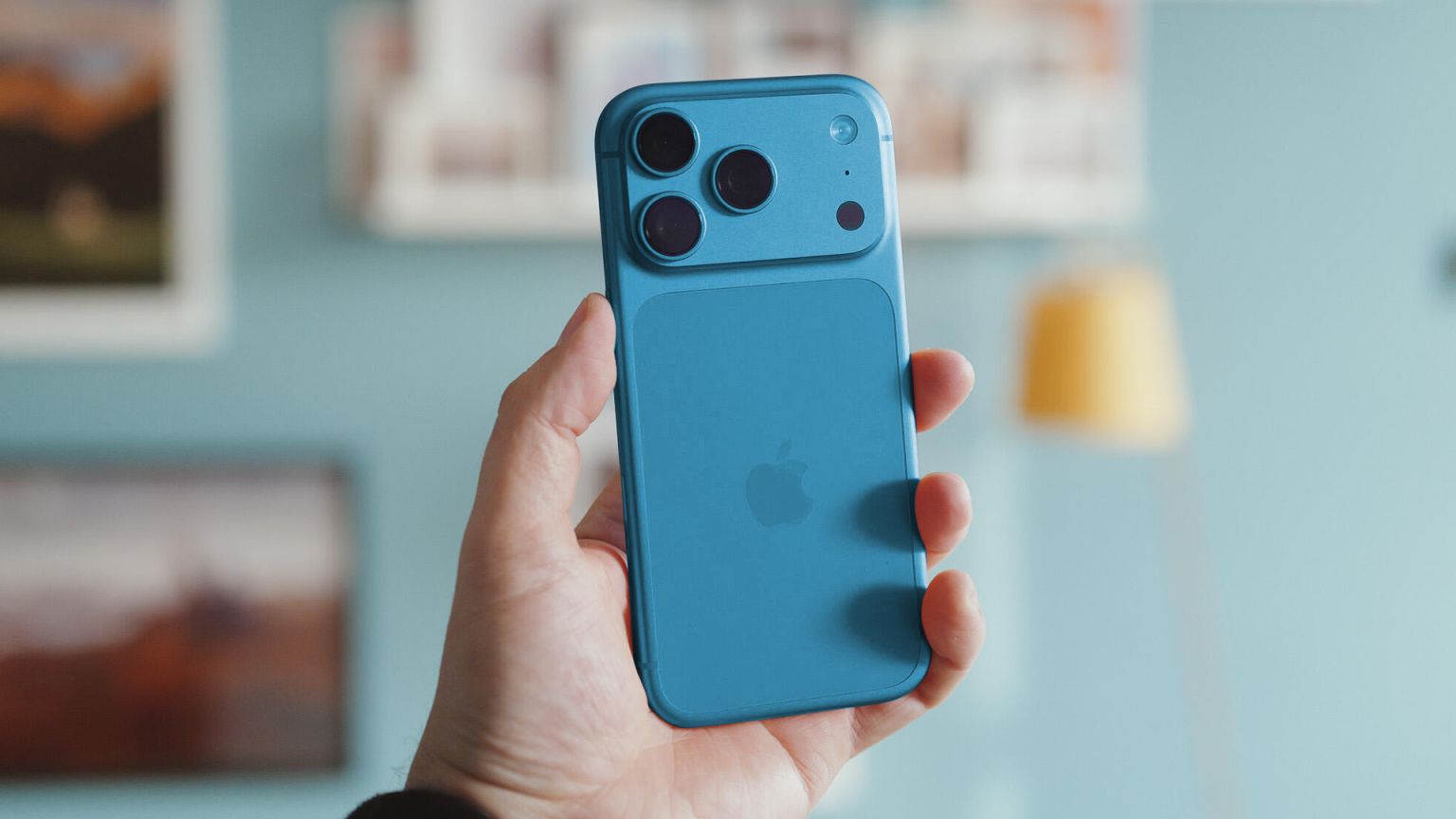 Cụm camera iPhone mới với thiết kế được cho là sẽ tích hợp công nghệ khẩu độ biến thiên cơ học.